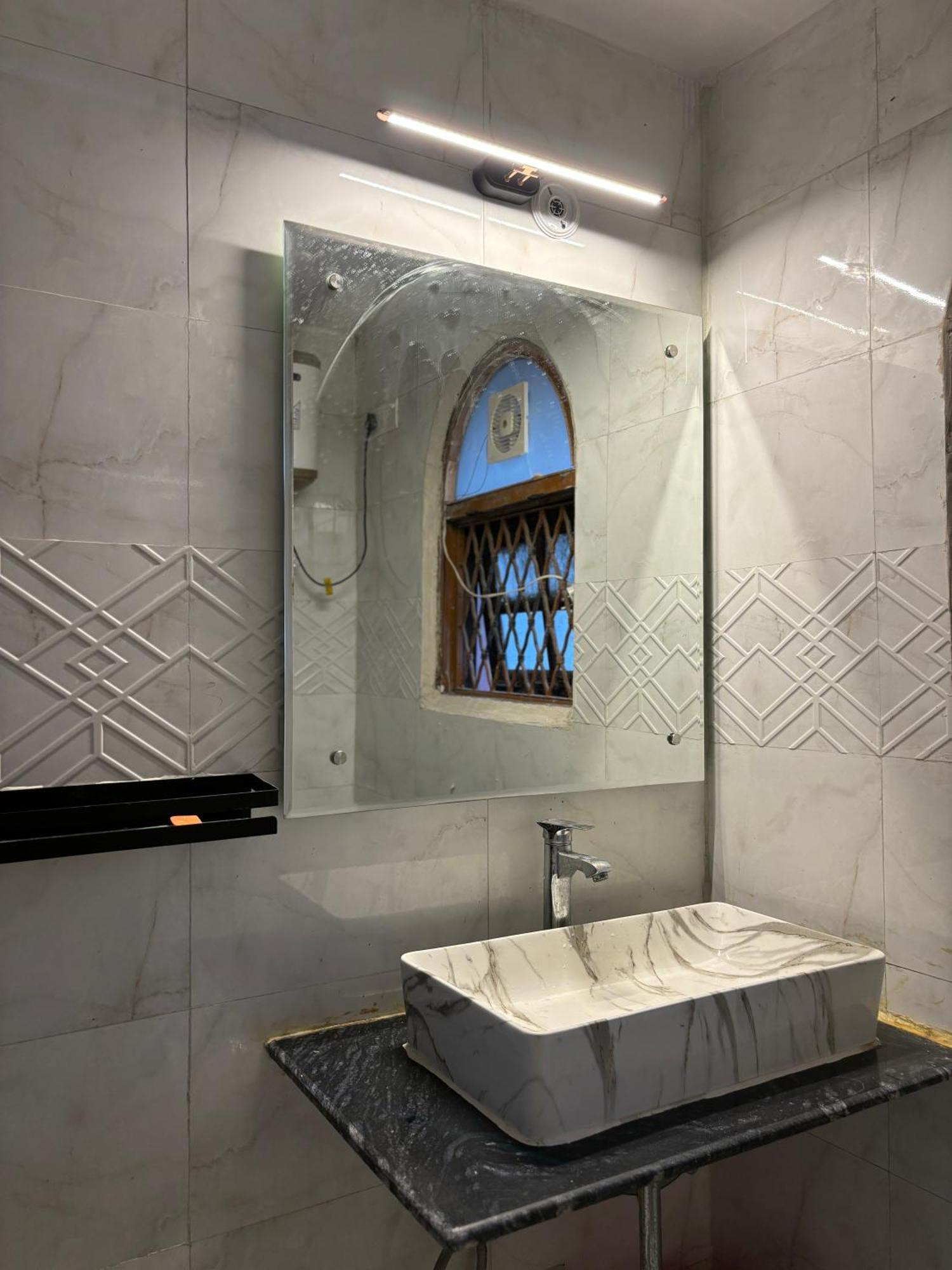 Atharva'S Homestay By Goaround Homes - Nehru Enclave Metro, South Delhi 新德里 外观 照片