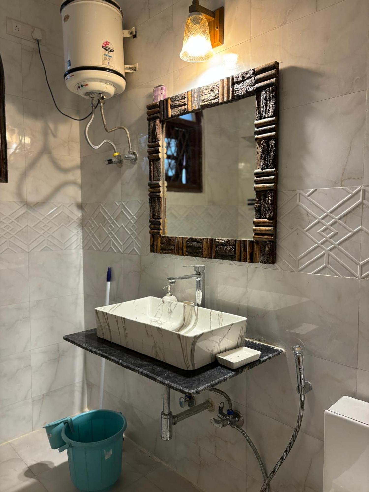 Atharva'S Homestay By Goaround Homes - Nehru Enclave Metro, South Delhi 新德里 外观 照片