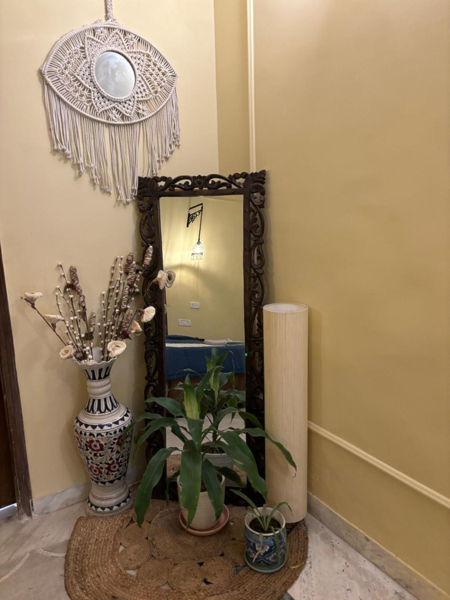 Atharva'S Homestay By Goaround Homes - Nehru Enclave Metro, South Delhi 新德里 外观 照片