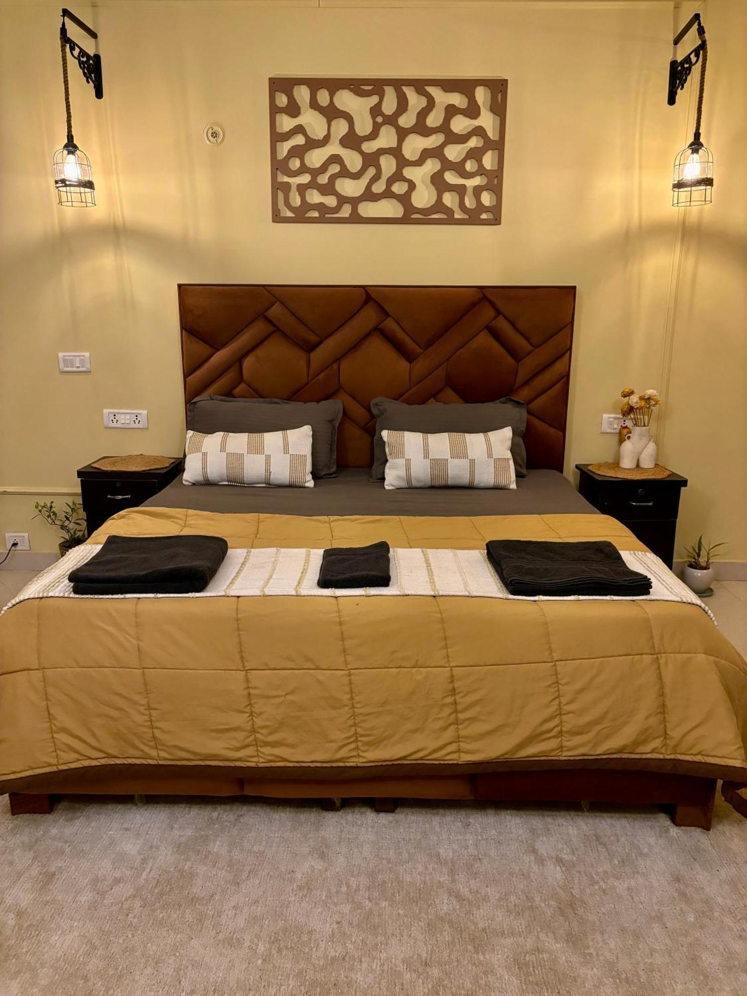 Atharva'S Homestay By Goaround Homes - Nehru Enclave Metro, South Delhi 新德里 外观 照片