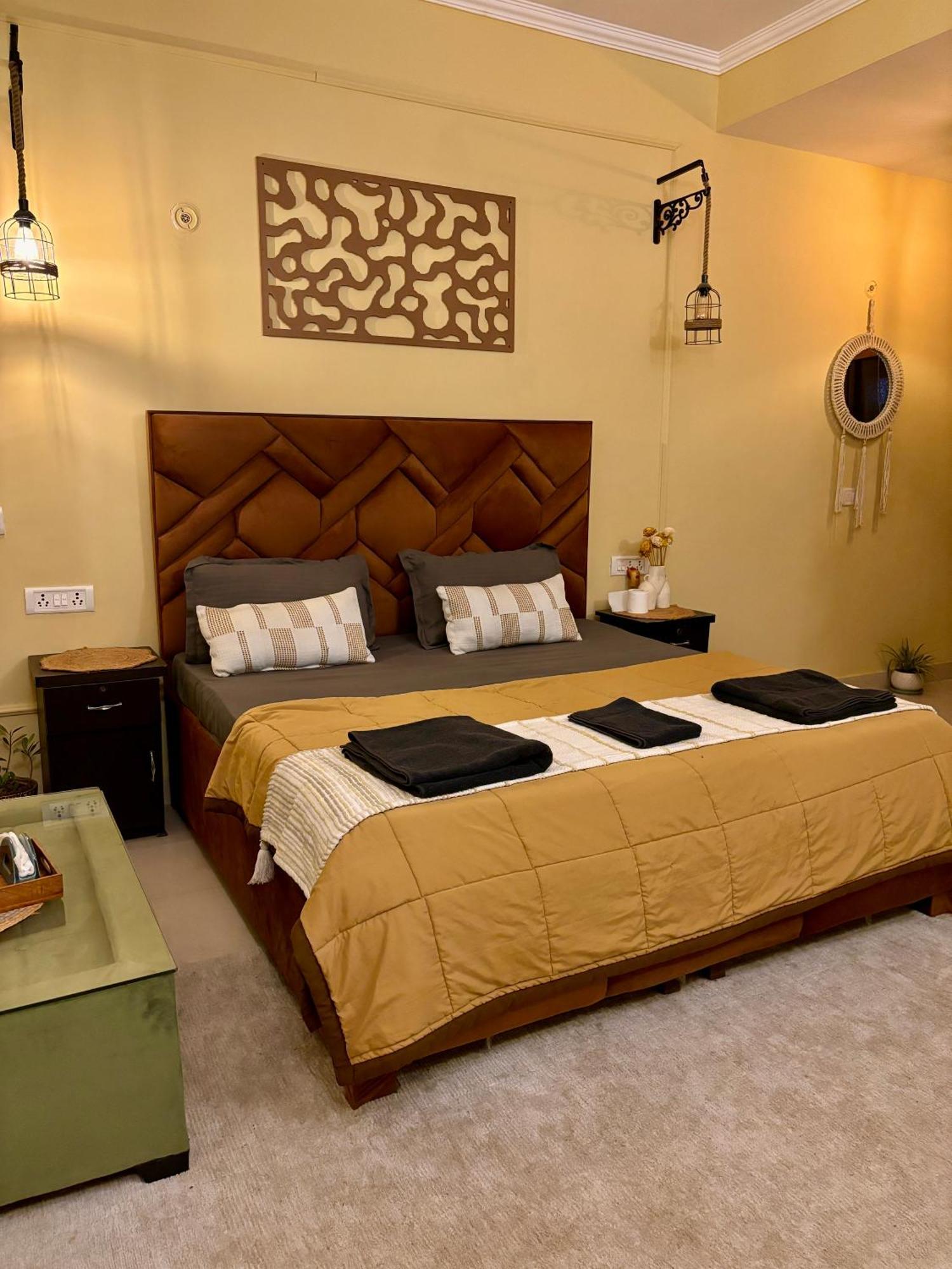 Atharva'S Homestay By Goaround Homes - Nehru Enclave Metro, South Delhi 新德里 外观 照片
