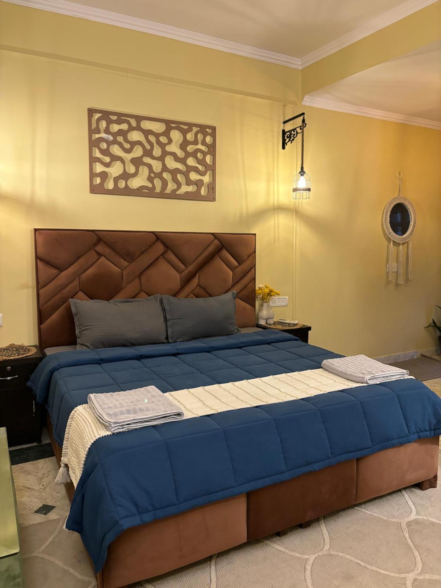 Atharva'S Homestay By Goaround Homes - Nehru Enclave Metro, South Delhi 新德里 外观 照片