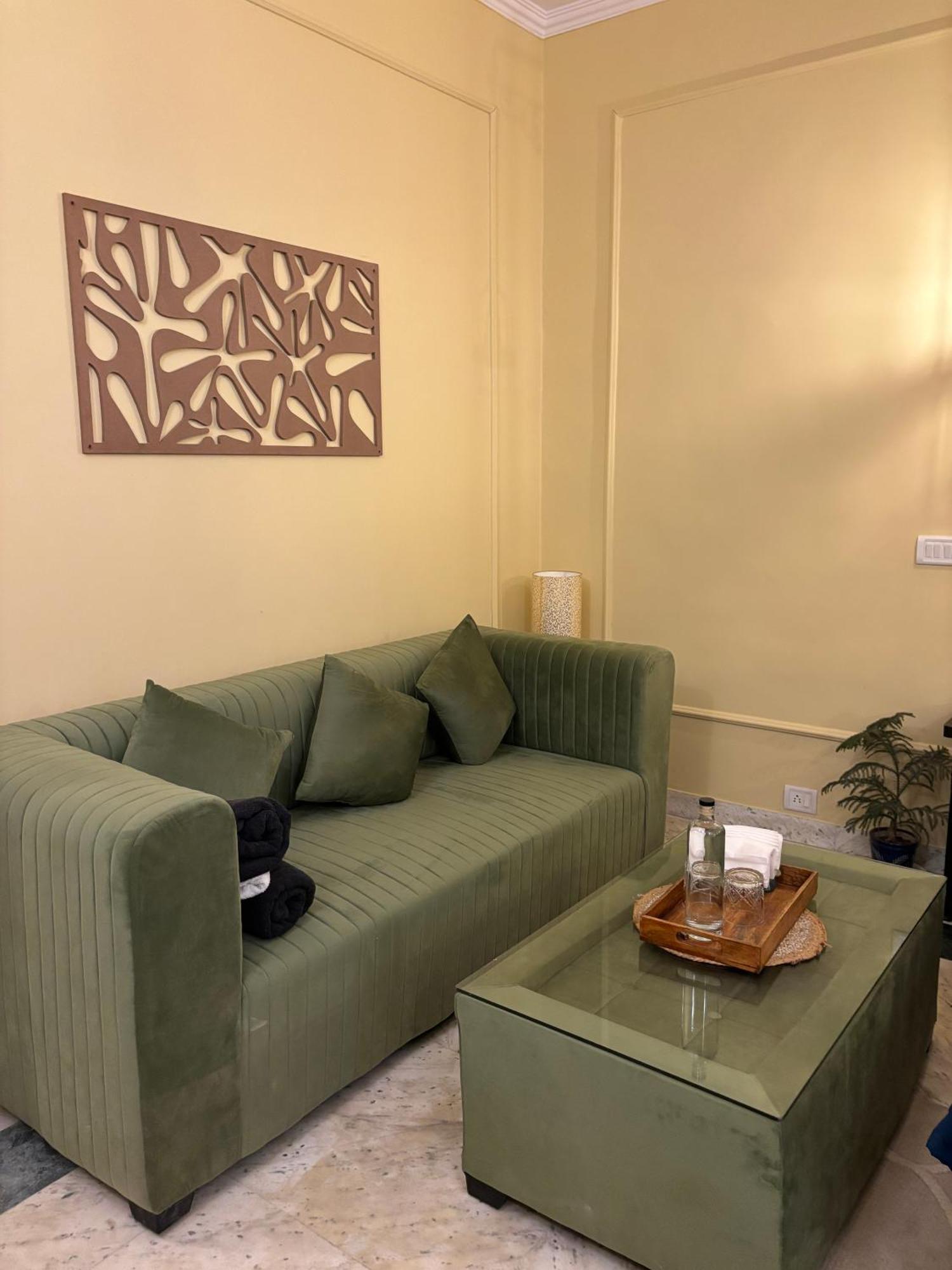 Atharva'S Homestay By Goaround Homes - Nehru Enclave Metro, South Delhi 新德里 外观 照片