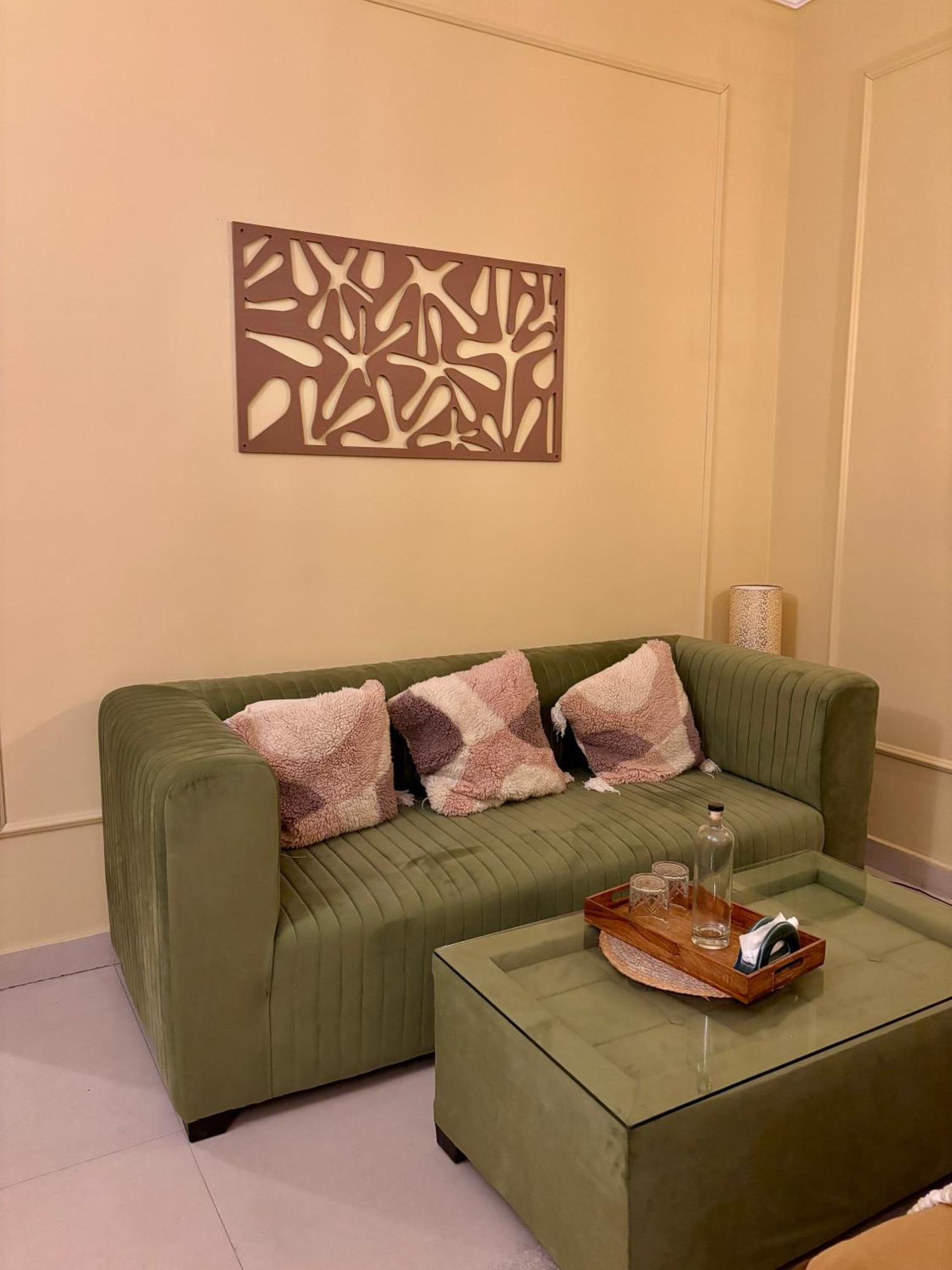 Atharva'S Homestay By Goaround Homes - Nehru Enclave Metro, South Delhi 新德里 外观 照片