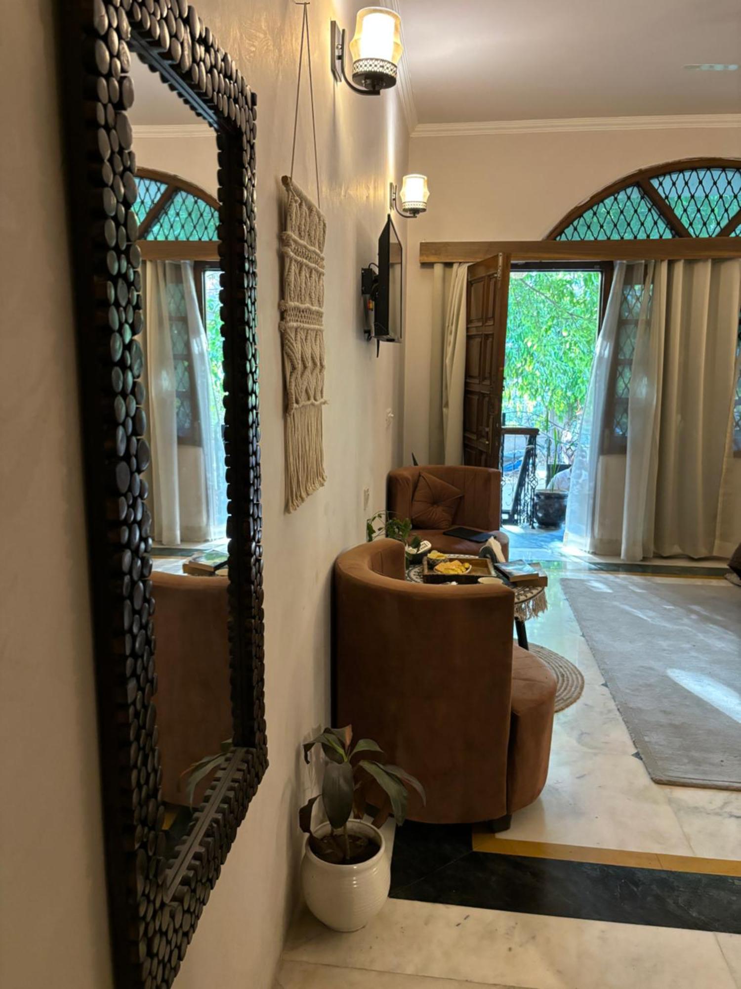 Atharva'S Homestay By Goaround Homes - Nehru Enclave Metro, South Delhi 新德里 外观 照片