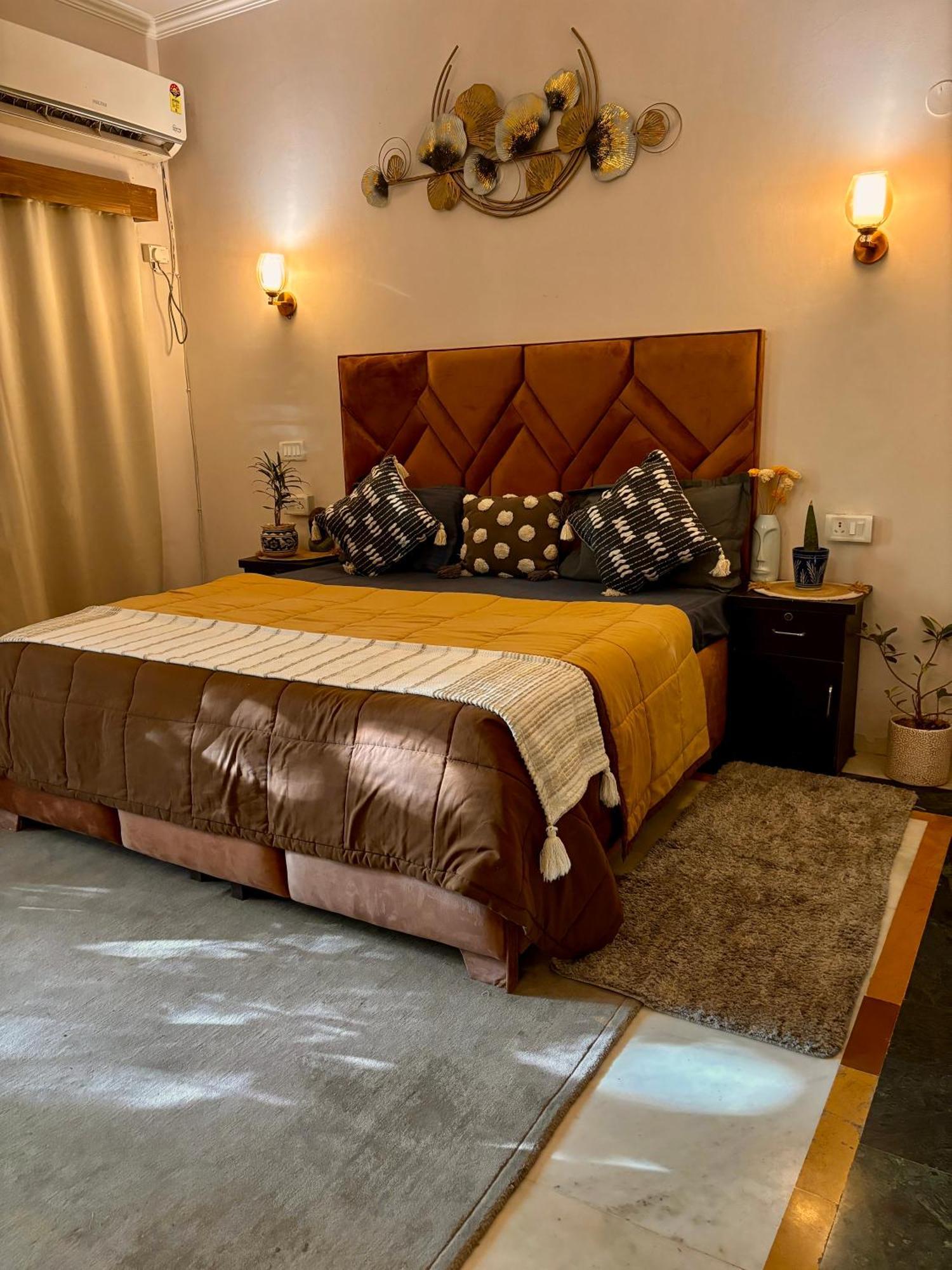 Atharva'S Homestay By Goaround Homes - Nehru Enclave Metro, South Delhi 新德里 外观 照片
