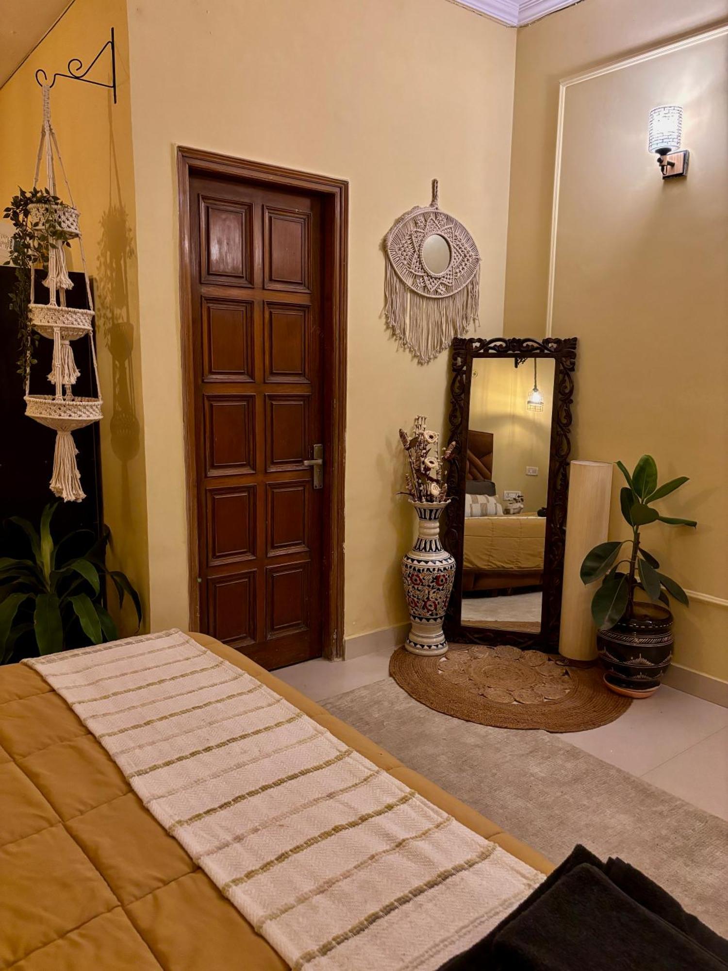 Atharva'S Homestay By Goaround Homes - Nehru Enclave Metro, South Delhi 新德里 外观 照片