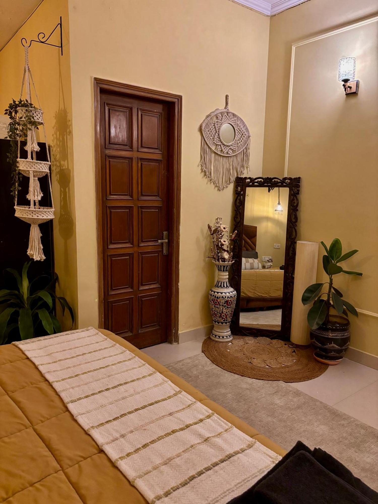 Atharva'S Homestay By Goaround Homes - Nehru Enclave Metro, South Delhi 新德里 外观 照片