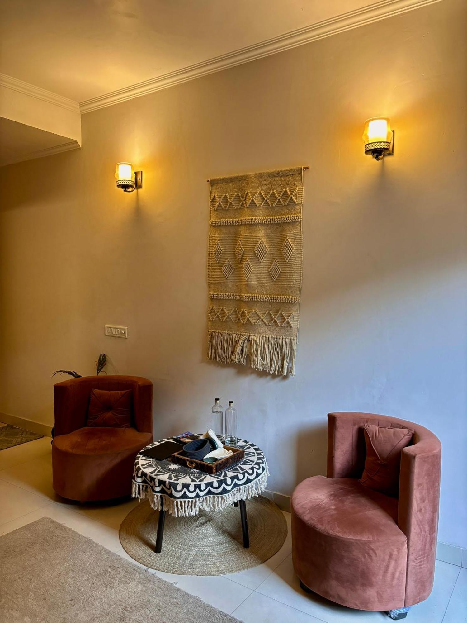 Atharva'S Homestay By Goaround Homes - Nehru Enclave Metro, South Delhi 新德里 外观 照片