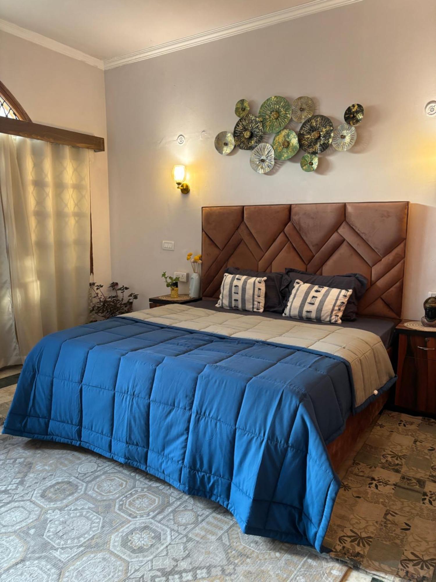 Atharva'S Homestay By Goaround Homes - Nehru Enclave Metro, South Delhi 新德里 外观 照片