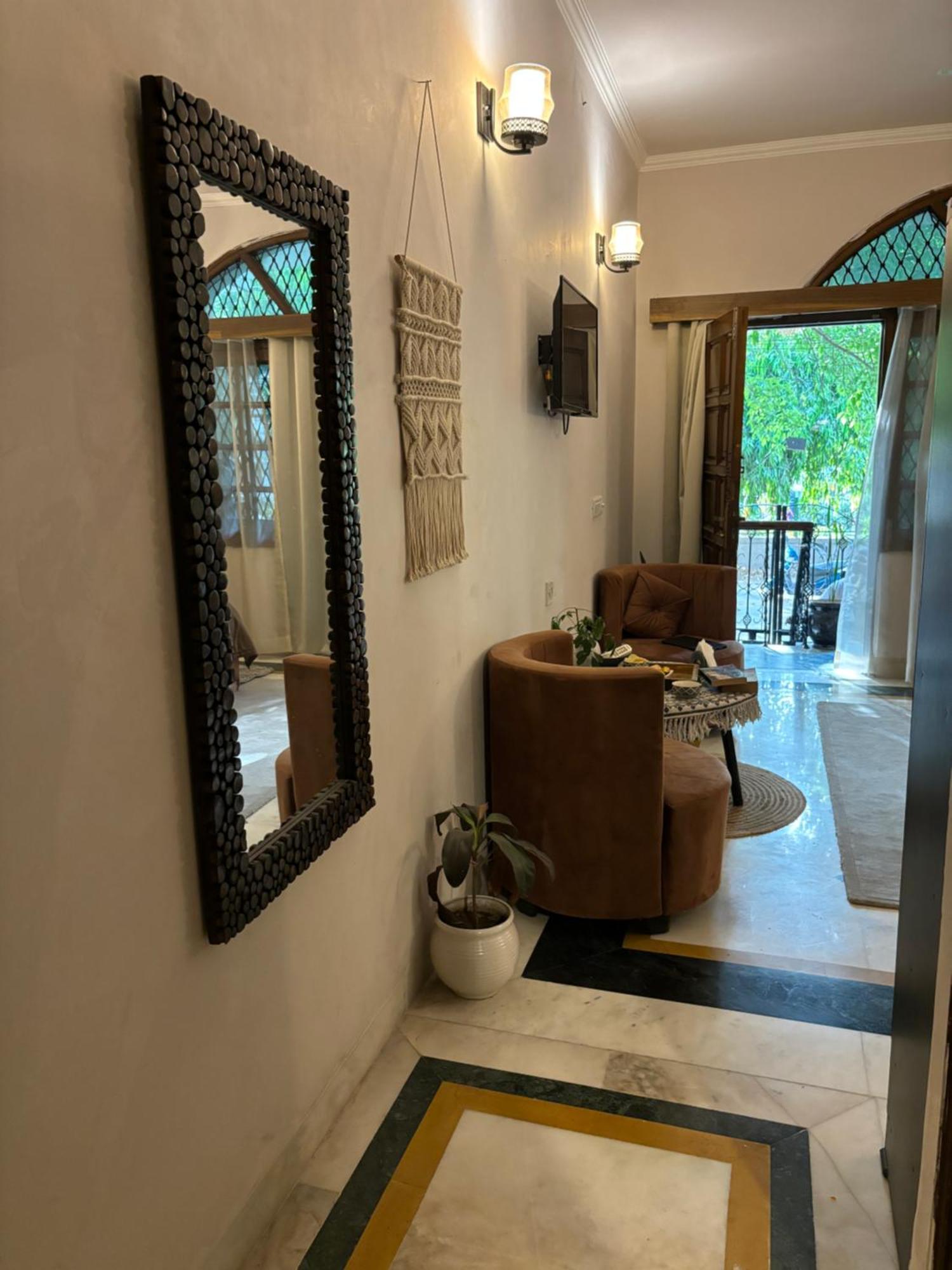 Atharva'S Homestay By Goaround Homes - Nehru Enclave Metro, South Delhi 新德里 外观 照片