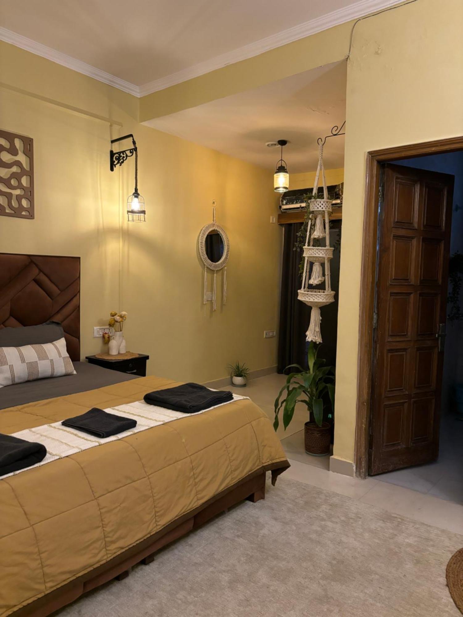 Atharva'S Homestay By Goaround Homes - Nehru Enclave Metro, South Delhi 新德里 外观 照片