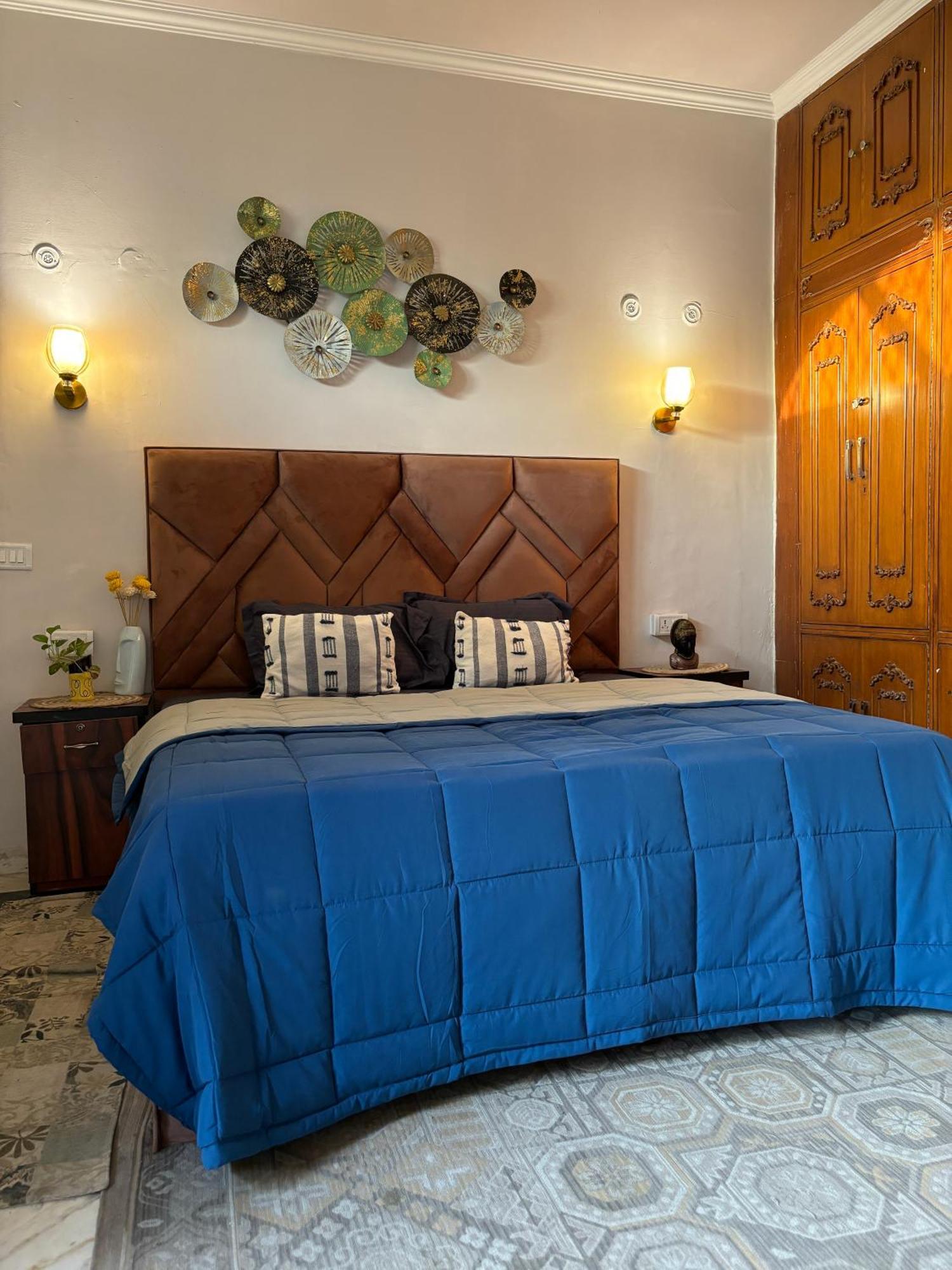 Atharva'S Homestay By Goaround Homes - Nehru Enclave Metro, South Delhi 新德里 外观 照片