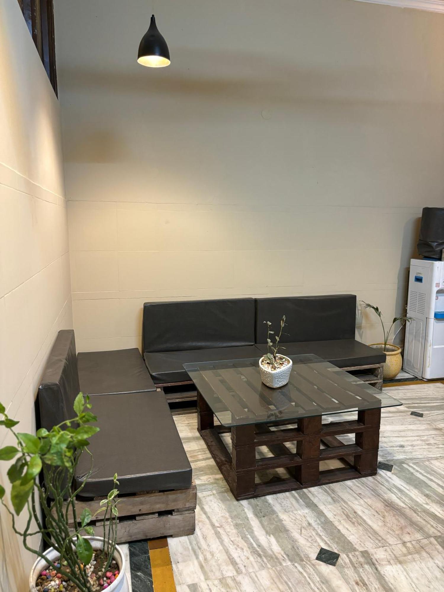 Atharva'S Homestay By Goaround Homes - Nehru Enclave Metro, South Delhi 新德里 外观 照片