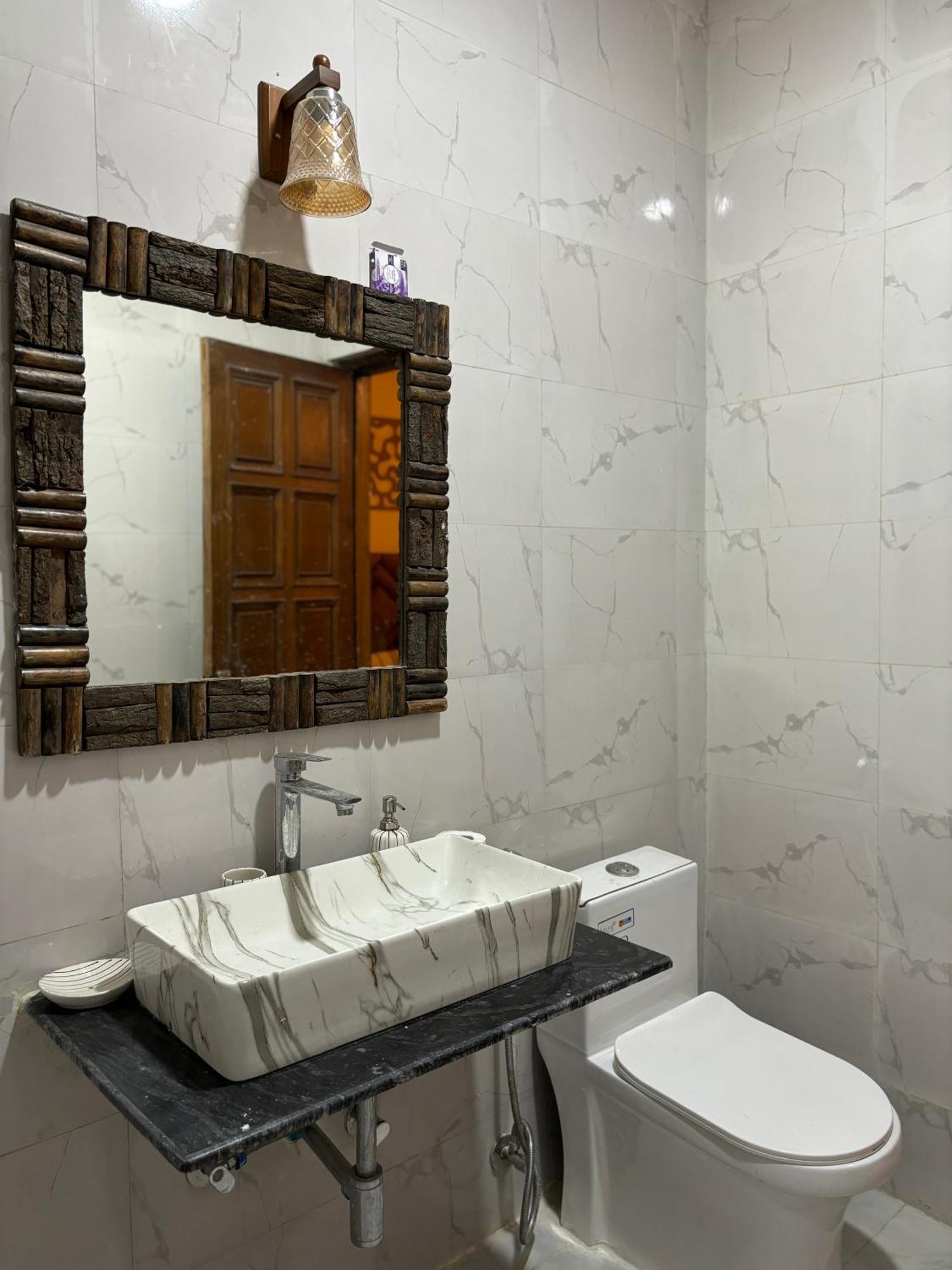 Atharva'S Homestay By Goaround Homes - Nehru Enclave Metro, South Delhi 新德里 外观 照片