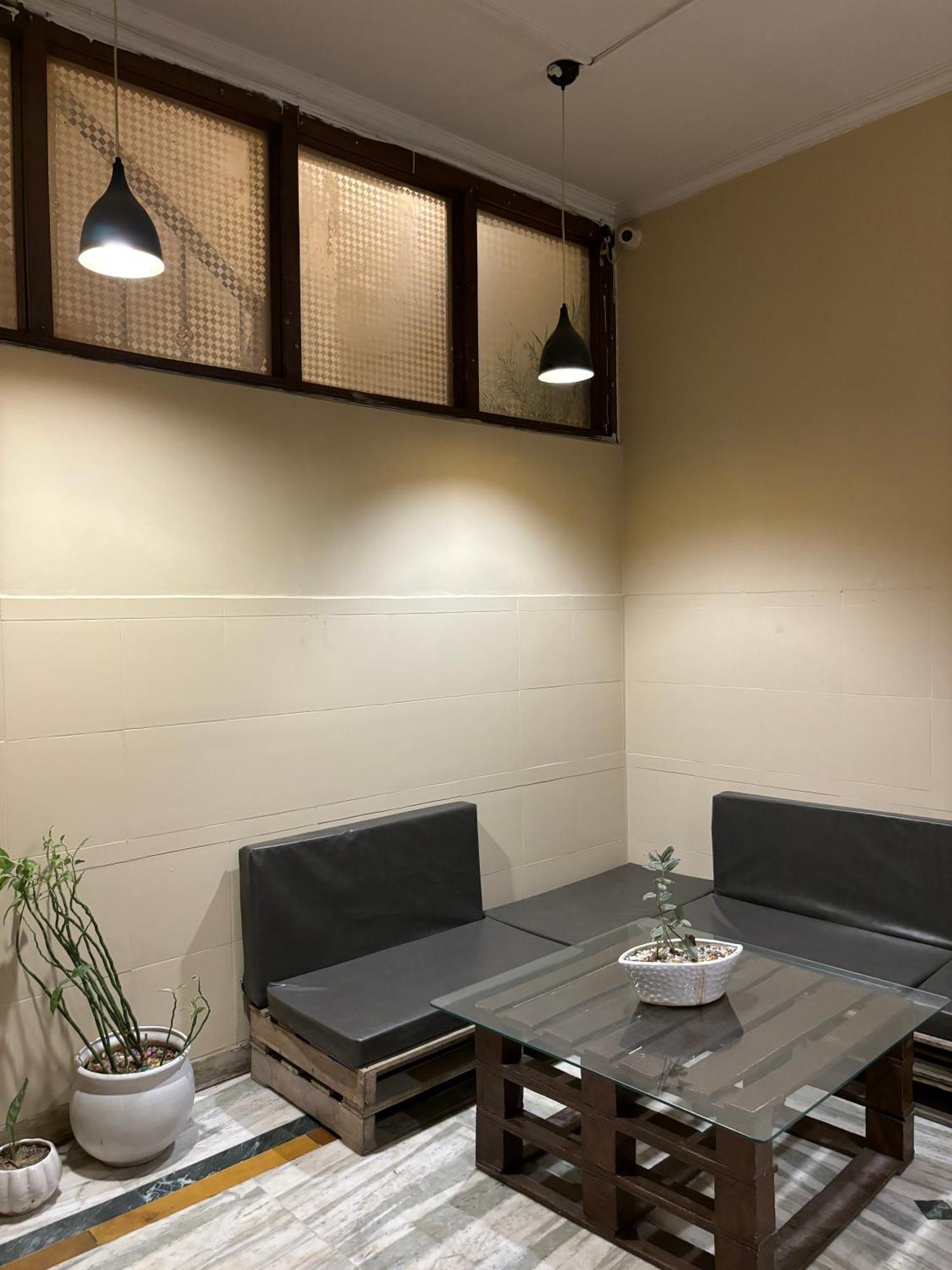 Atharva'S Homestay By Goaround Homes - Nehru Enclave Metro, South Delhi 新德里 外观 照片