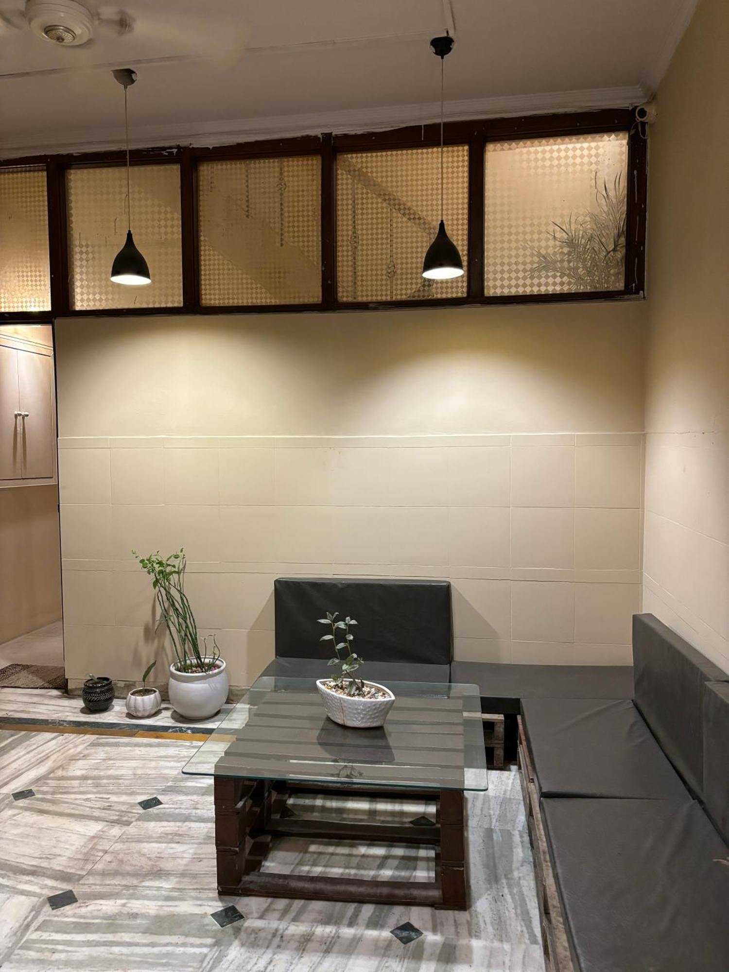 Atharva'S Homestay By Goaround Homes - Nehru Enclave Metro, South Delhi 新德里 外观 照片