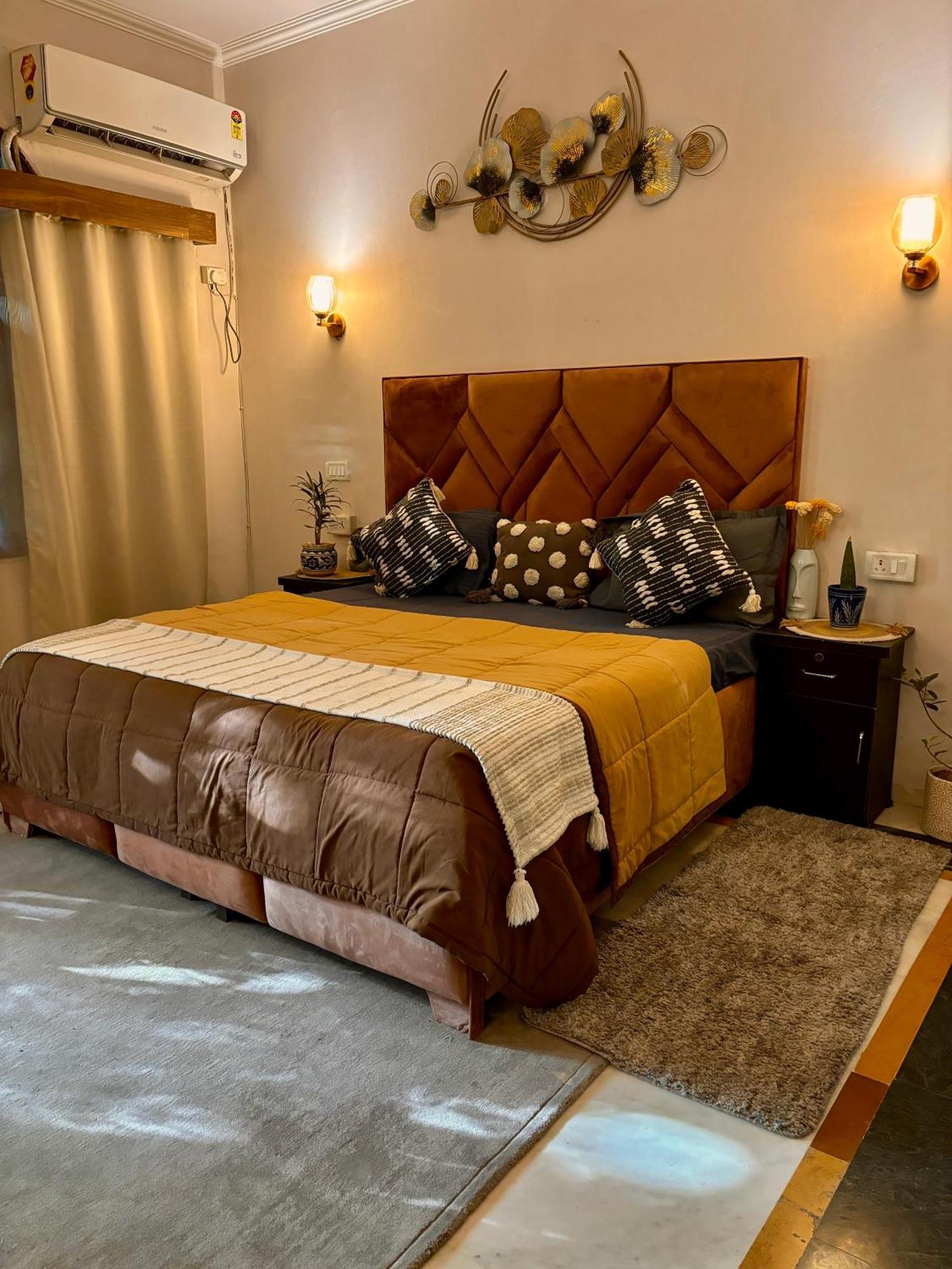 Atharva'S Homestay By Goaround Homes - Nehru Enclave Metro, South Delhi 新德里 外观 照片