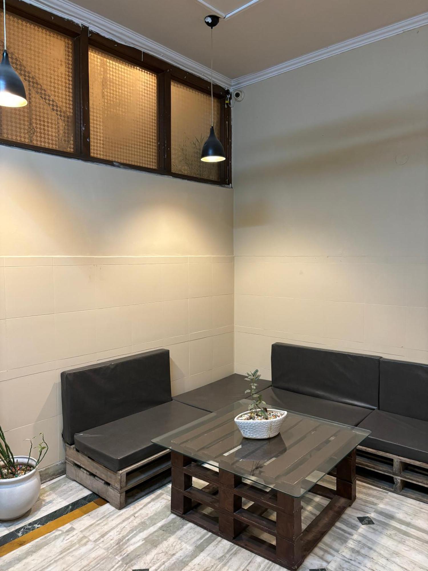 Atharva'S Homestay By Goaround Homes - Nehru Enclave Metro, South Delhi 新德里 外观 照片