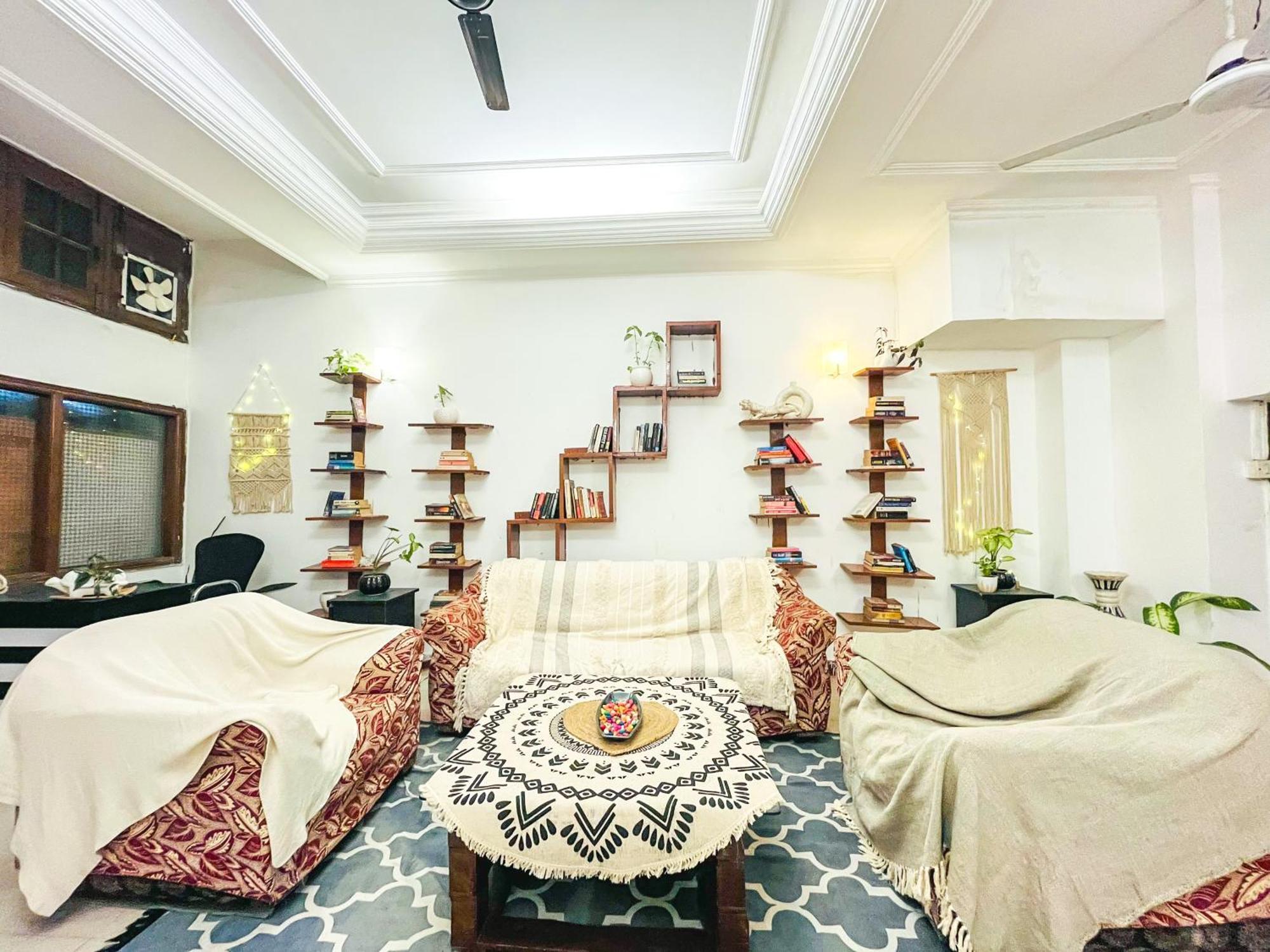 Atharva'S Homestay By Goaround Homes - Nehru Enclave Metro, South Delhi 新德里 外观 照片