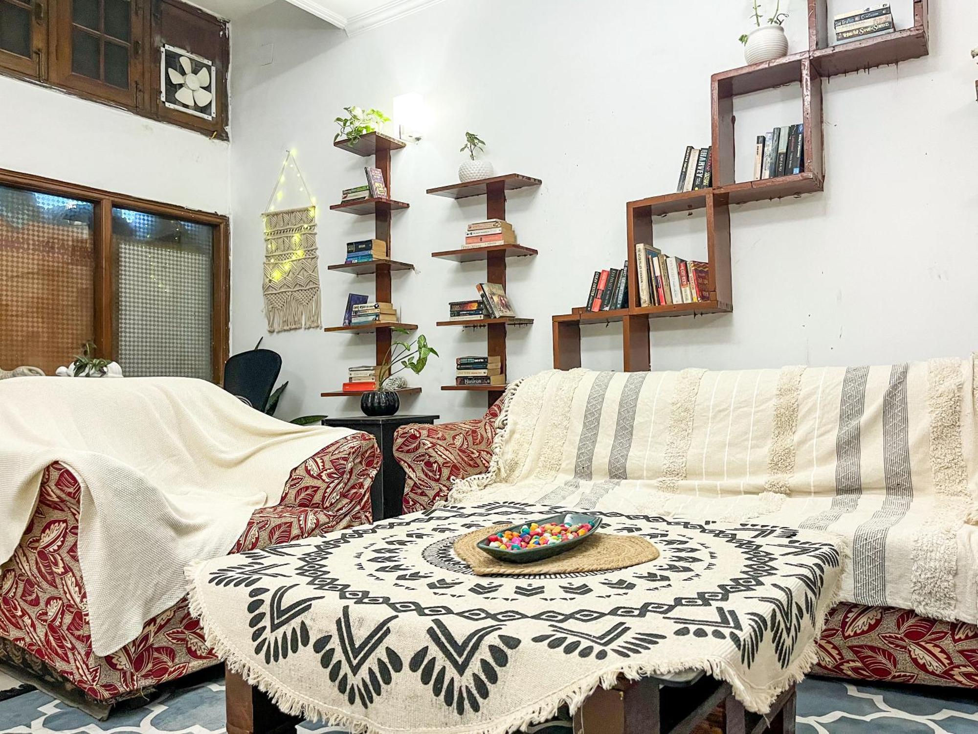 Atharva'S Homestay By Goaround Homes - Nehru Enclave Metro, South Delhi 新德里 外观 照片