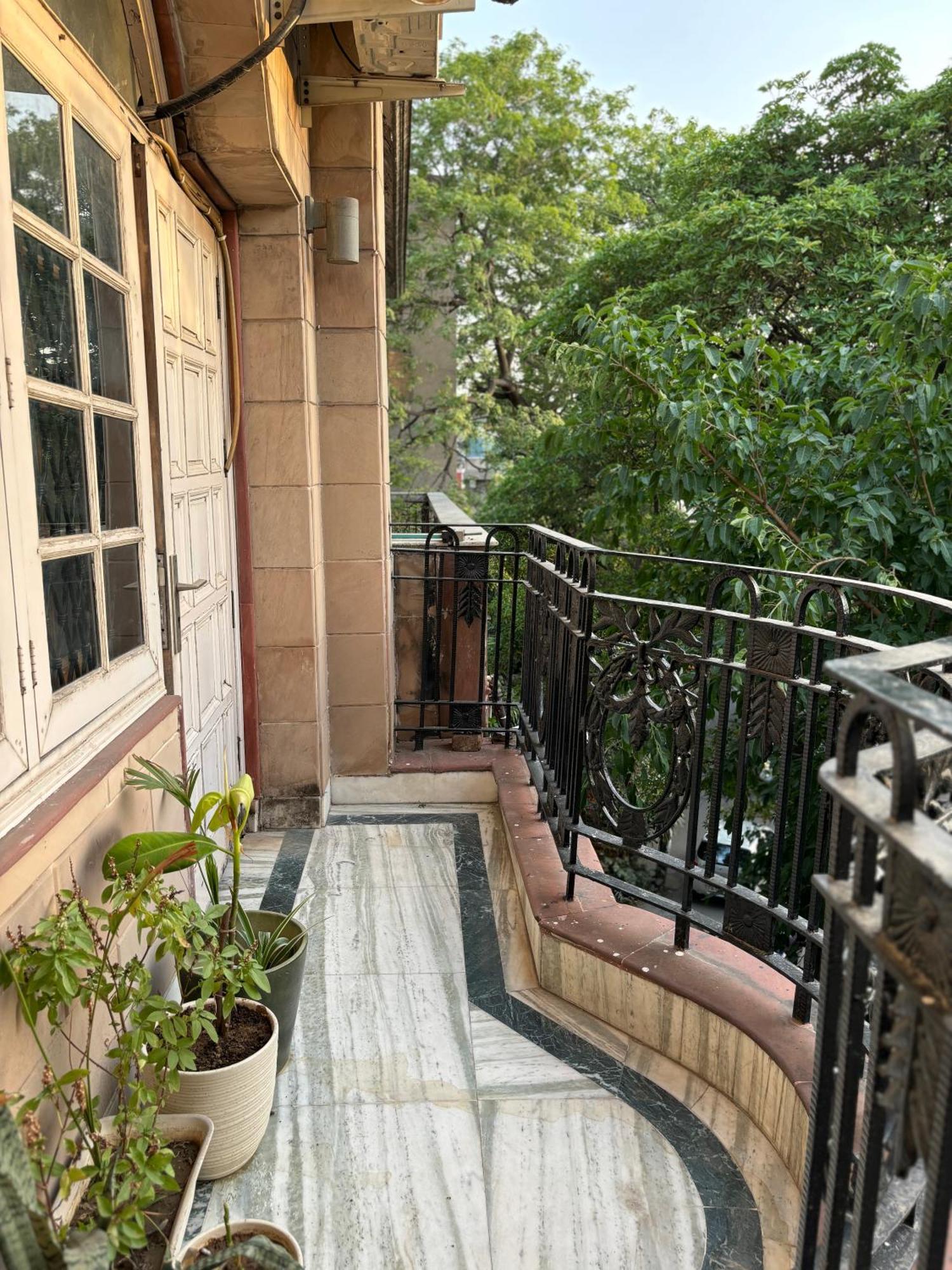 Atharva'S Homestay By Goaround Homes - Nehru Enclave Metro, South Delhi 新德里 外观 照片