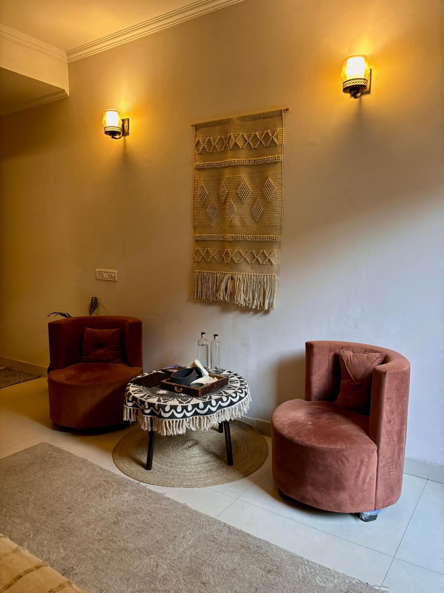 Atharva'S Homestay By Goaround Homes - Nehru Enclave Metro, South Delhi 新德里 外观 照片